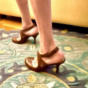 MaxStudio strappy heels 👠, size 8, chocolate brown with ivory stitching detail